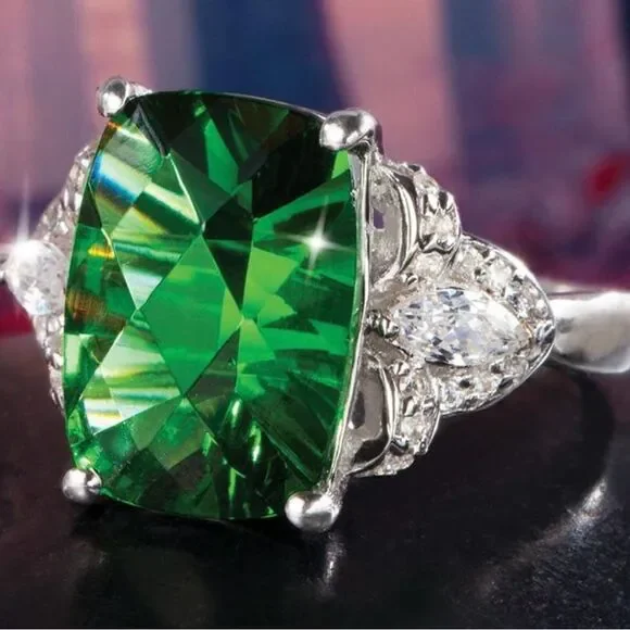 💚 NEW Elegant Emerald Green Crystal Gemstone Silver Ring 💚 - Picture 4 of 4